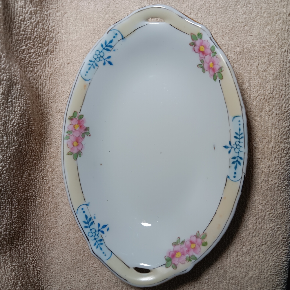 Vintage Oval Dual-Handled Ceramic Dish w/Moriage Edge Excellant Used Condition